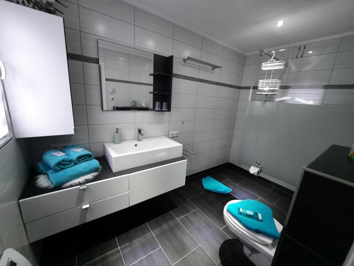 Leon Mit Sauna Holiday home *